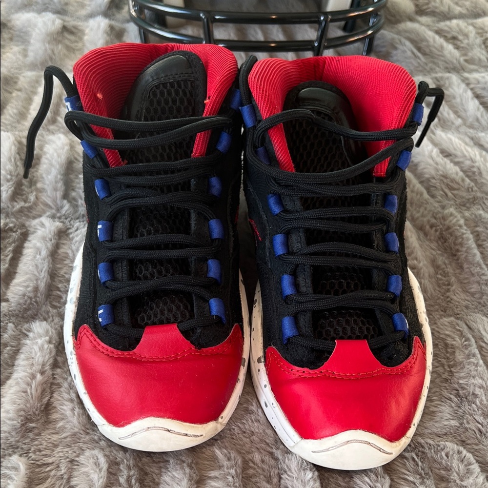 Step into Allan Iverson’s legacy - kid’s Reebok Question Mid - iconic style!